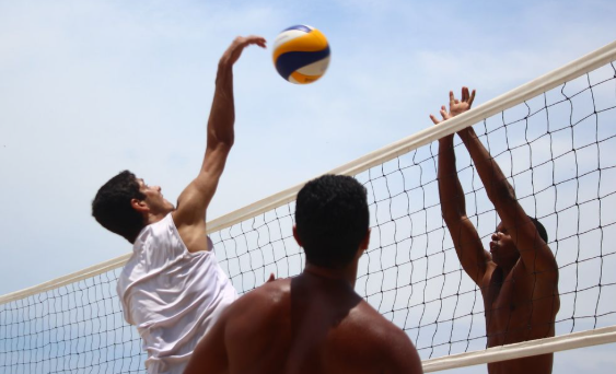 teknik-smash-voli-yang-efektif-untuk-menembus-pertahanan