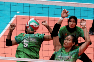 pemain-voli-salah-servis-dan-kena-kepala-rekan