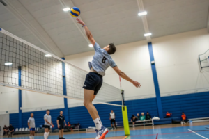 latihan-servis-voli-akurat-untuk-tekan-tim-lawan