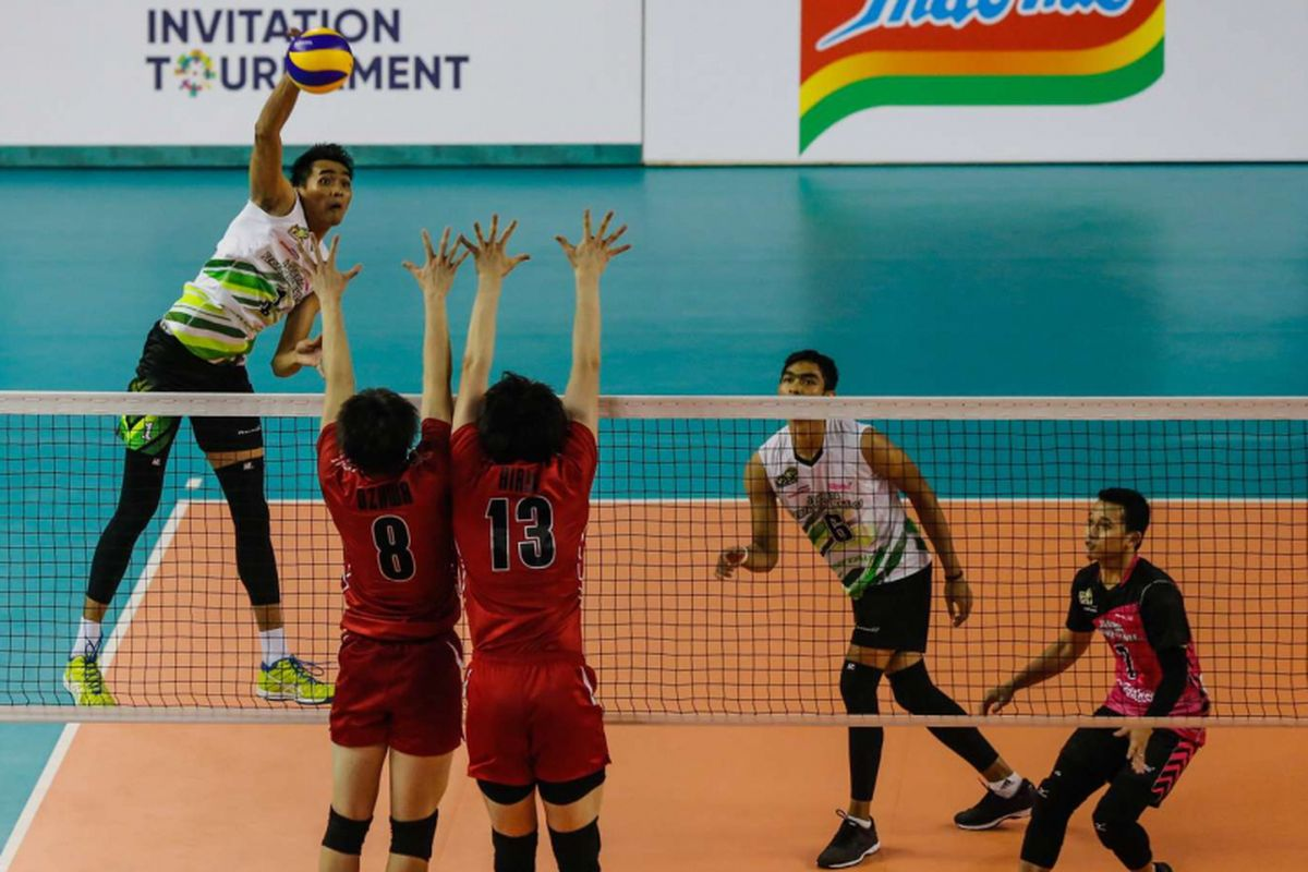 Teknik Melakukan Smash Voli Menukik Tajam Ke Area Lawan