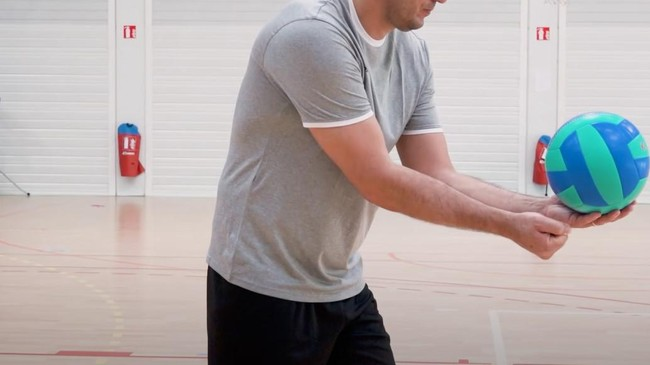 Teknik Servis Bola Volley Dan Cara Melakukan Pukulan Mematikan